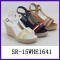 2015 neue Entwurfsfrauen keilart und weisesandelholzschuhe Sandelholzschuhschuhfrau